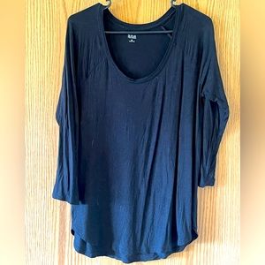 Women’s medium black 3/4 sleeve shirt